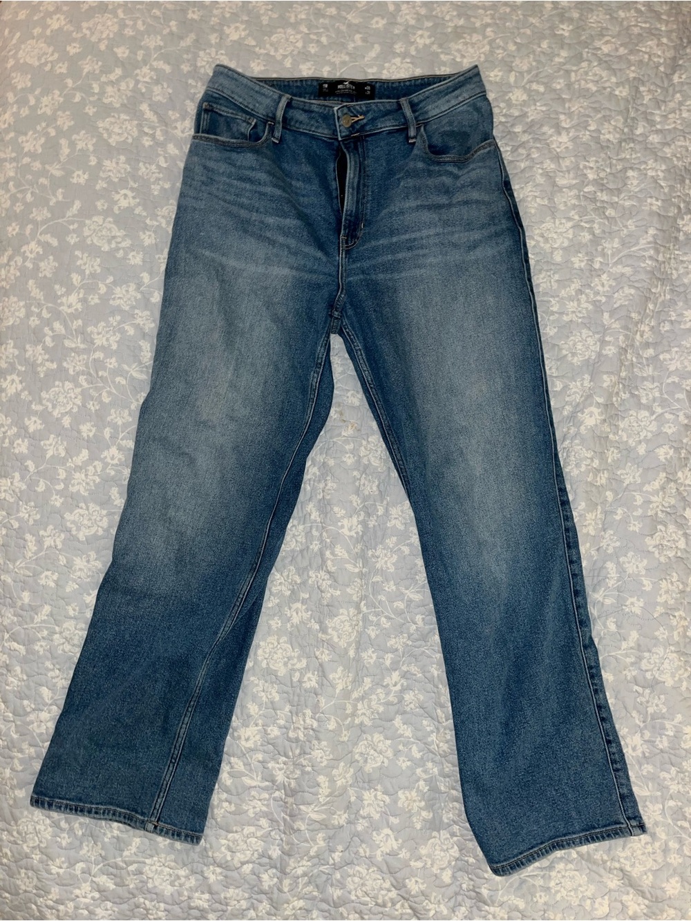 Hollister Women's Ultra High Rise Dad Jean in Medium Blue Wash